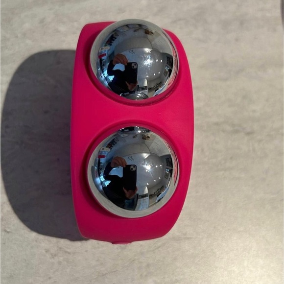 Foreo - Picture 2 of 2